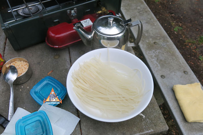 Soak Rice Stick Noodles