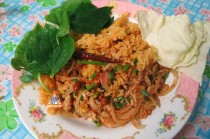 Yum Naem Khao Tod