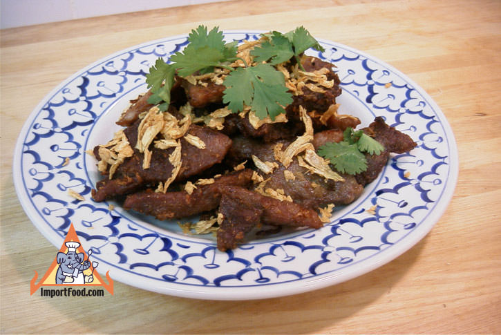 Crispy fried pork with garlic moo tod gratiem