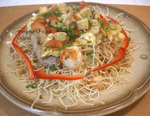 Crispy stir fried noodle mee krob