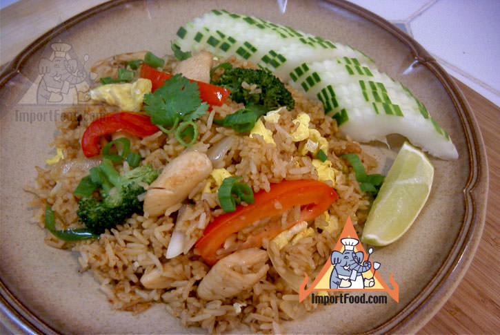 Fried rice with chicken khao pad namprik pao sai kai