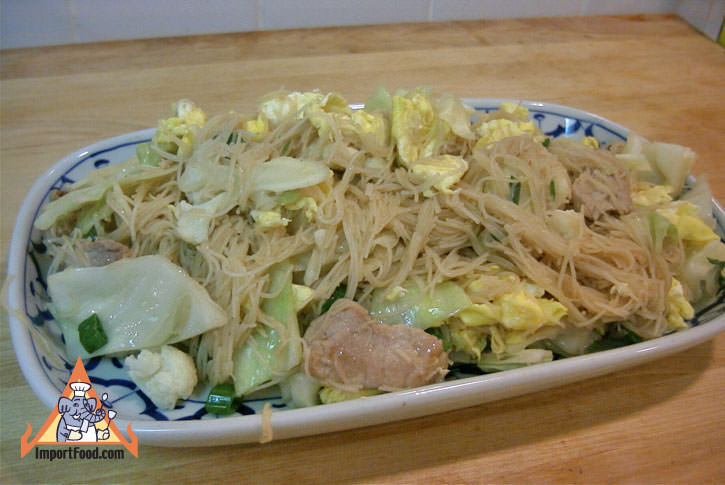 Fried vermicelli noodle pad mee