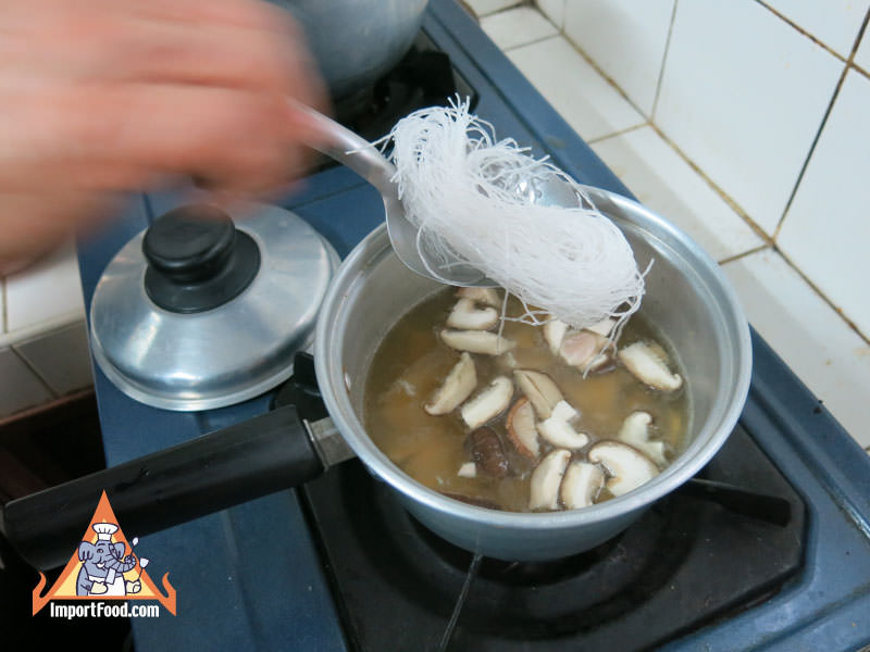 Kaeng Jute Woonsen Gai