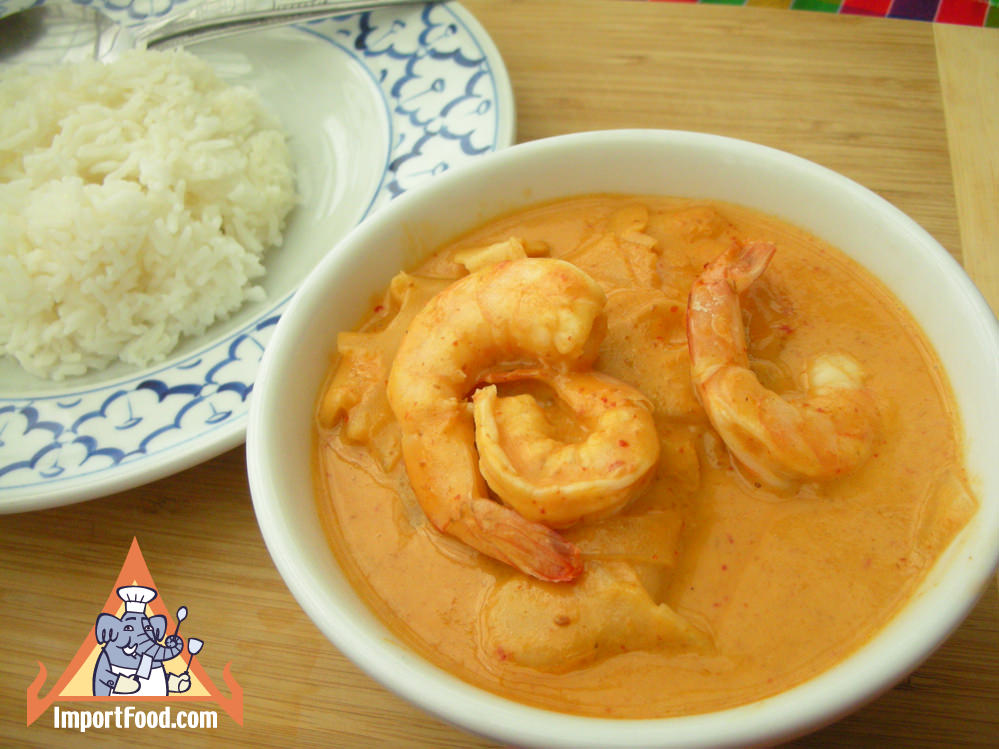 Kaeng kua sour bamboo shoot with shrimp