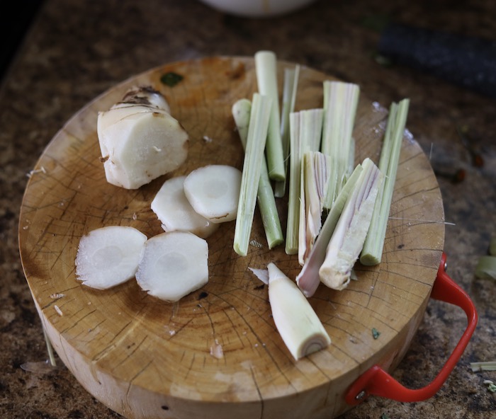 Prepare Lemongrass and Galangal