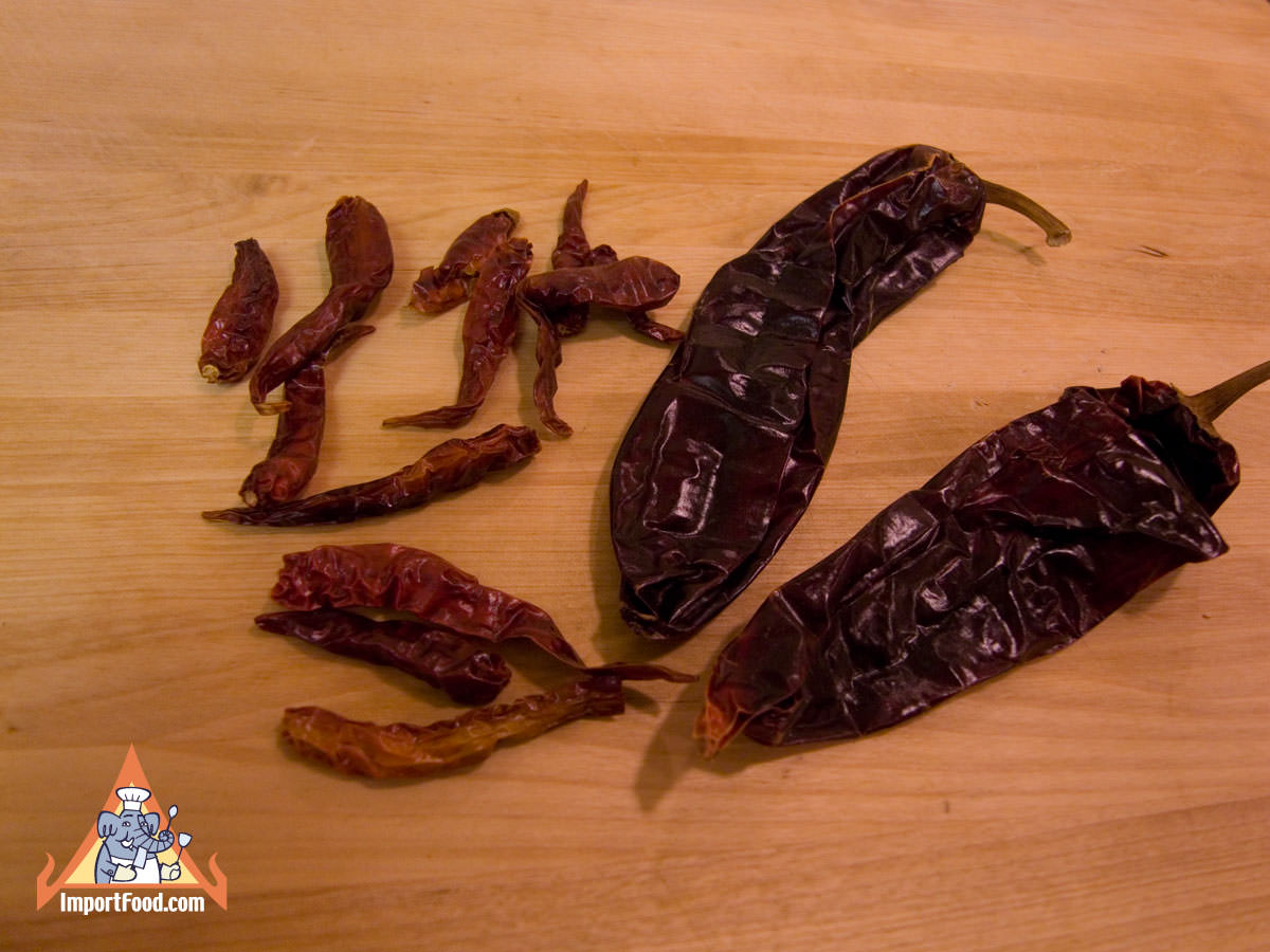 Mild new mexico peppers on right
