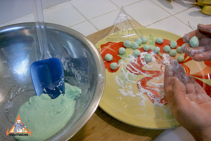 Preparing rice flour balls