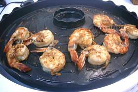 Cook the marinaded prawns