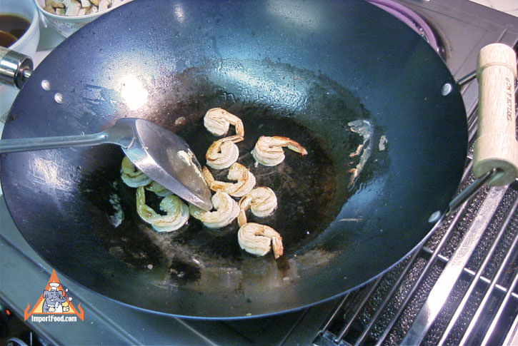 Cook the shrimp and set aside