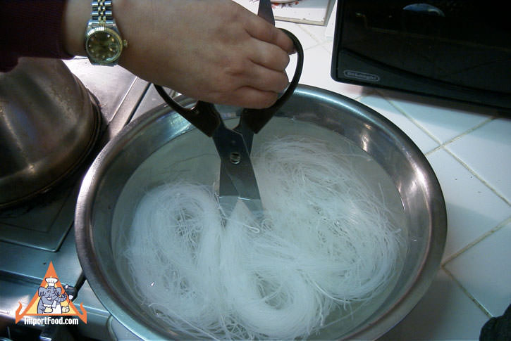 Cut soaked bean thread