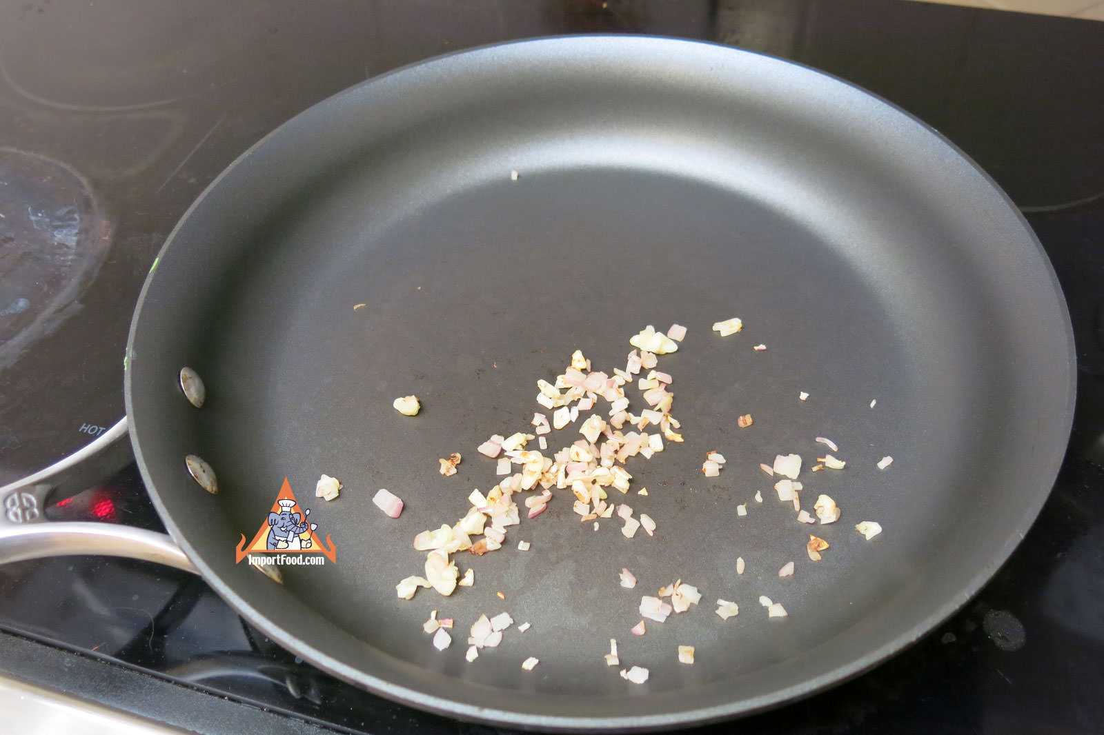 Fry garlic and shallot