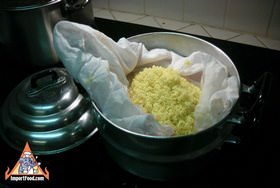 Steam the sweet rice