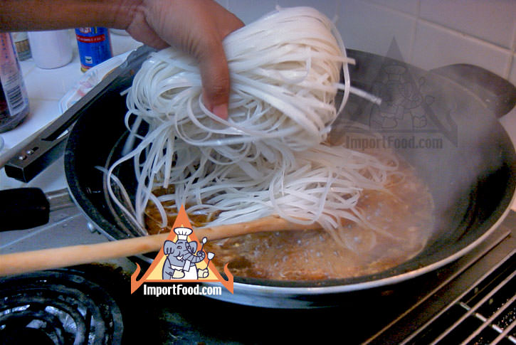 Adding rice stick noodles