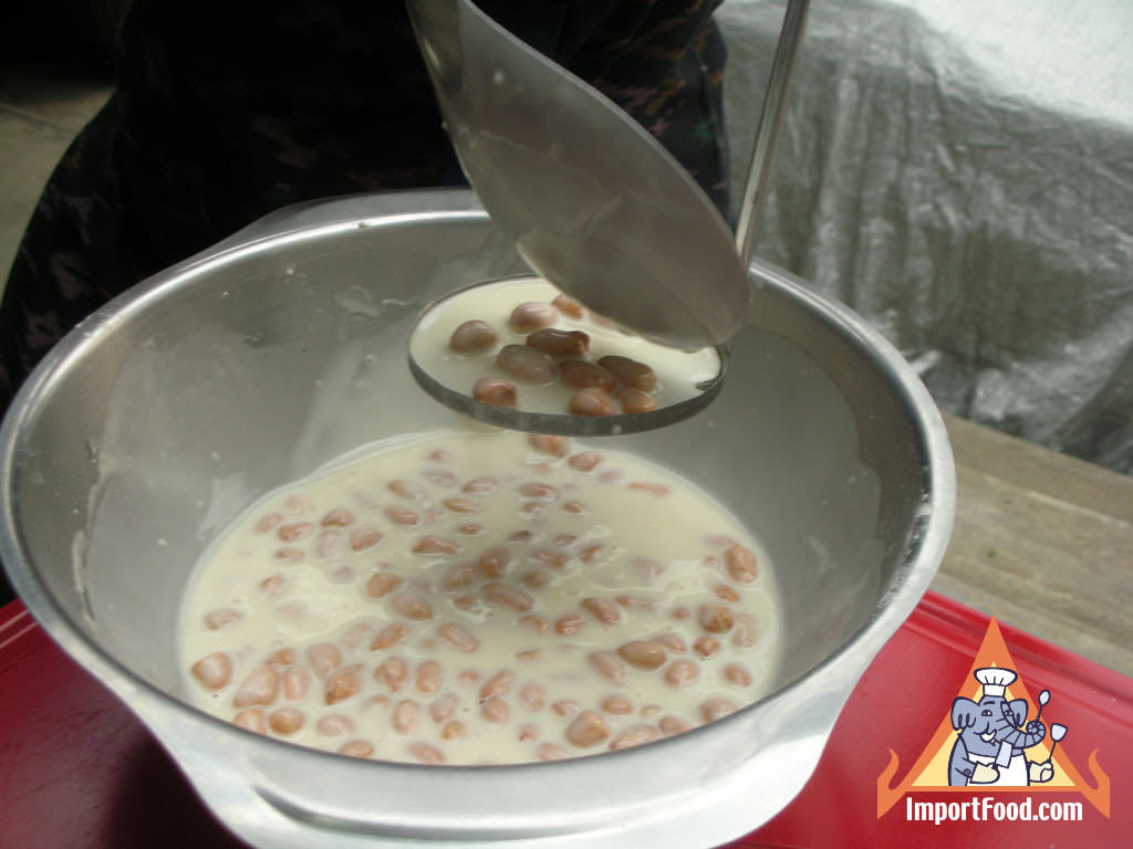 Pouring the batter into tua tod mold