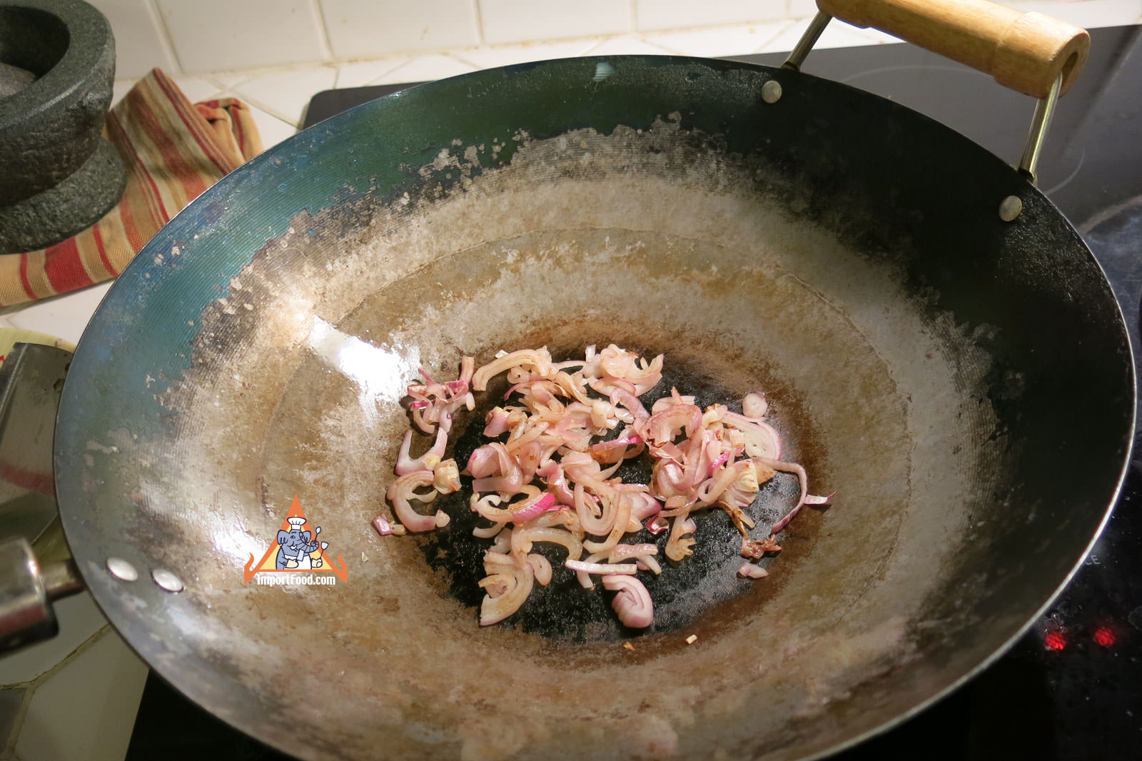 Shallots on dry wok