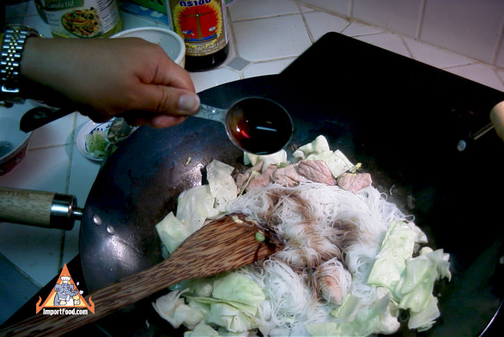 Stir fry noodles pork seasonings