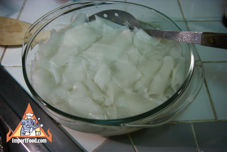Cooked rice flake