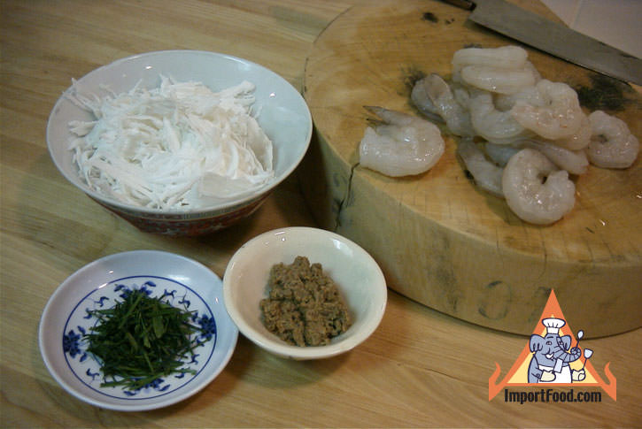 Prepare shrimp topping