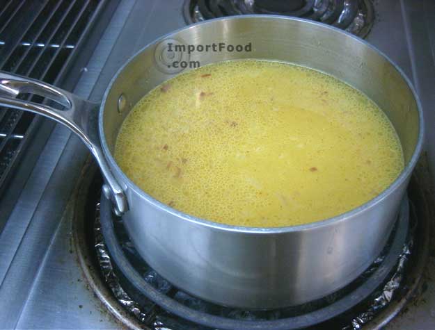 Prepare turmeric rice