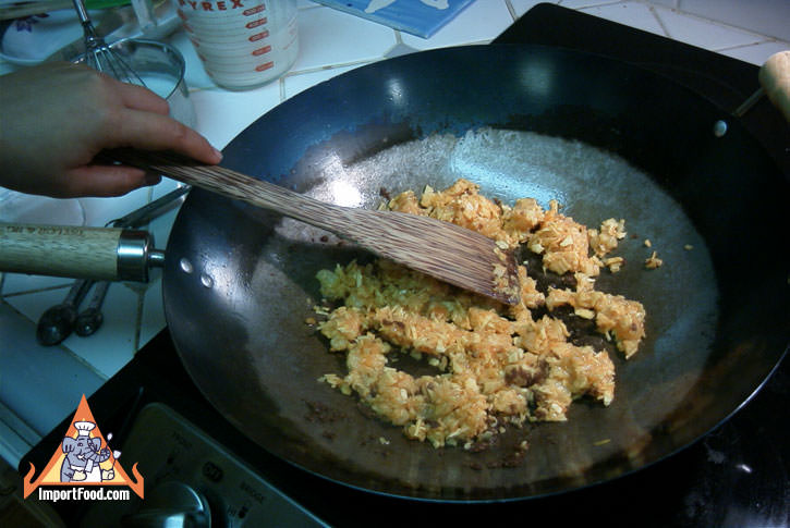 Prepare shrimp topping