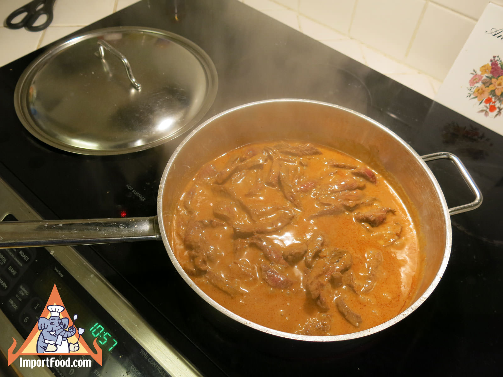 Curry paste incorporated beef cooking