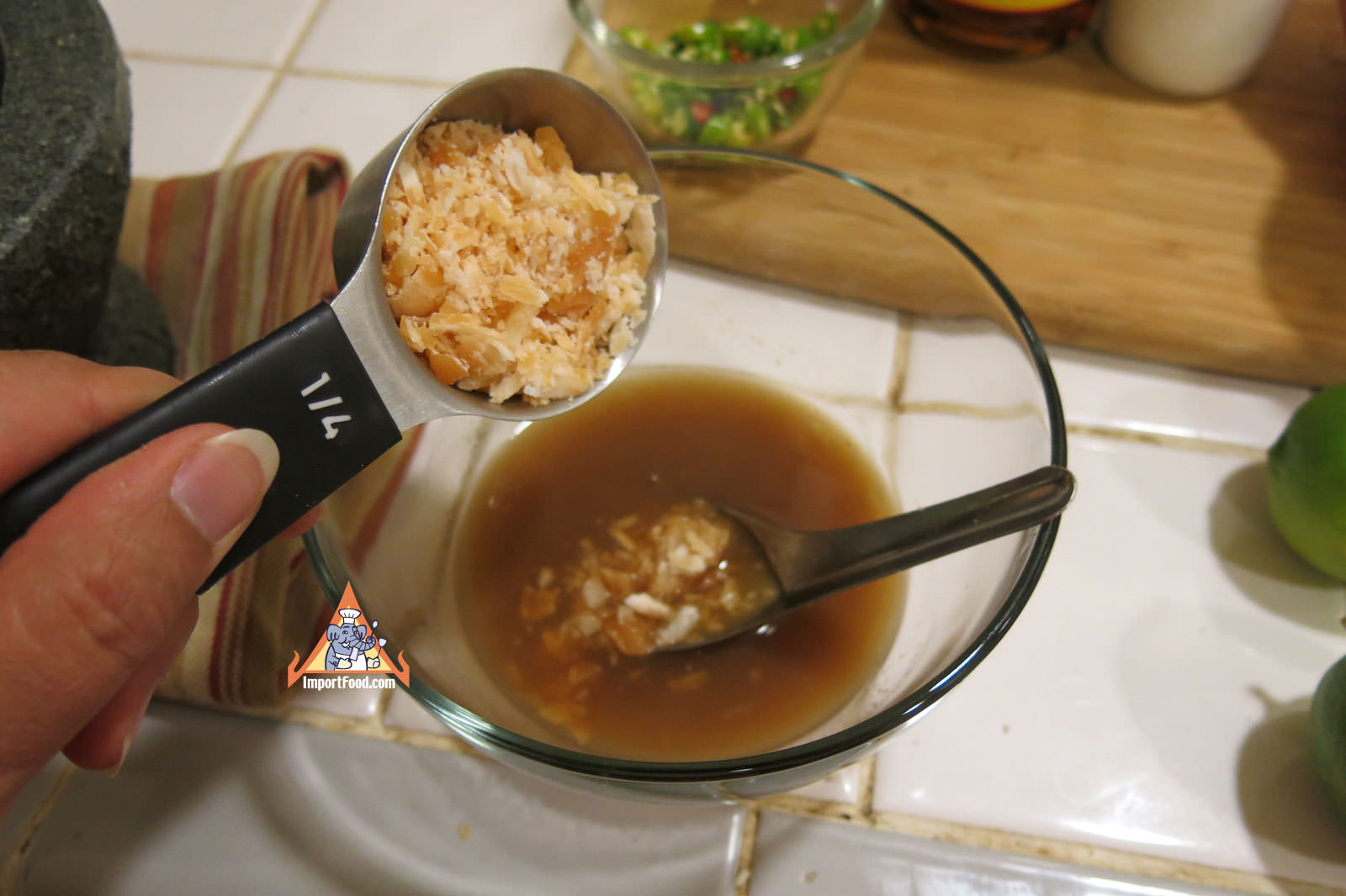 Palm sugar into sauce