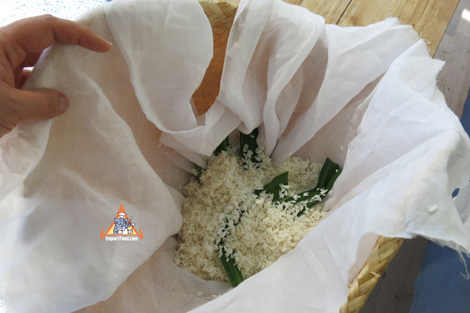 Steam pandan leaves