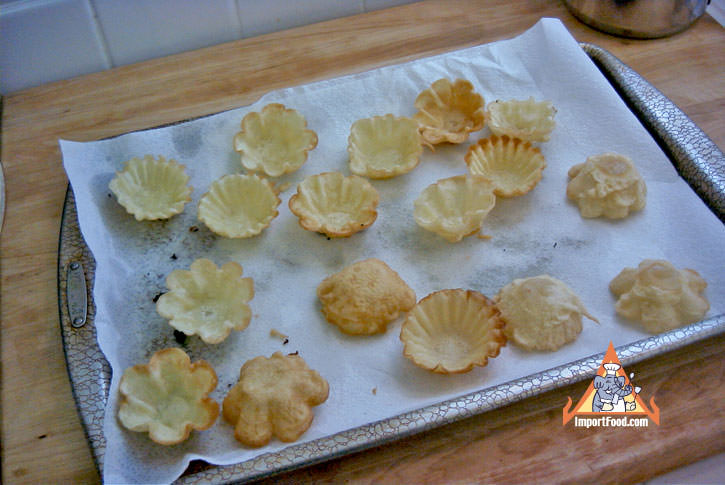 Golden brown pastry cups