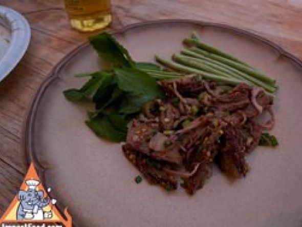 BBQ flank steak larb, with mint leaves & green beans