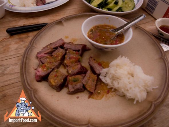 Served with sticky rice, sauce over the beef