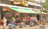 Bangkok Sidewalk Vendor Radna Yod Pak Offers Noodles in Gravy