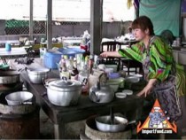 Street Vendor: Yum Woonsen